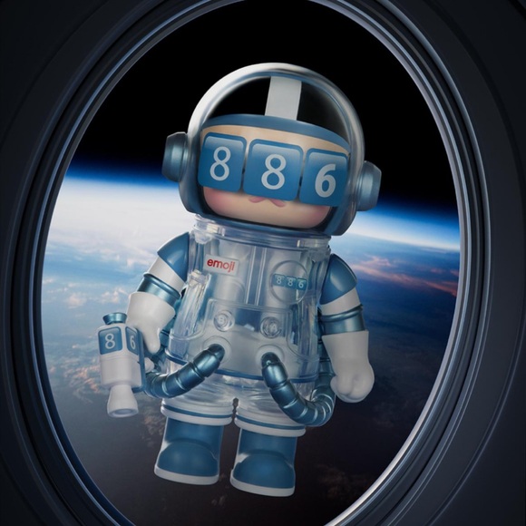 POP MART Other - Mega Space Molly Emoji Series Figure-886